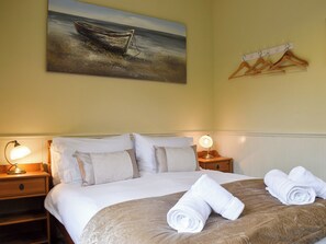 4 bedrooms, free WiFi, bed sheets - A captivating village where time has seemingly stood still. (Robin Hood’s Bay)