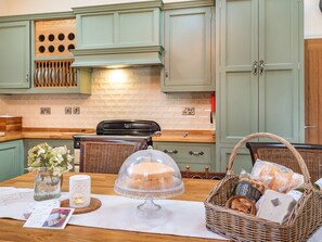 Dining - 4 bedroom accommodation in Dorrington, near Lincoln (Dorrington, near Lincoln)