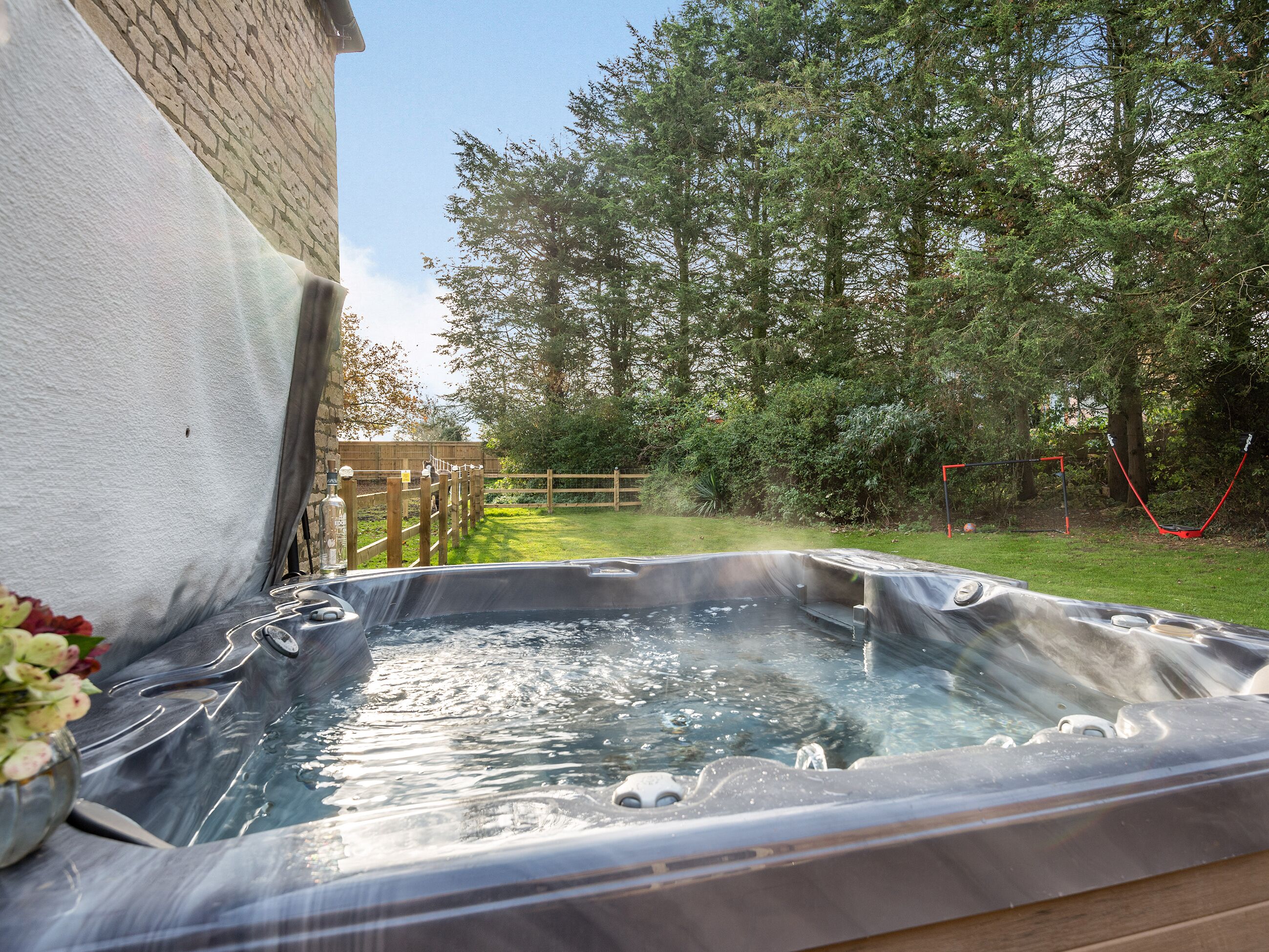Outdoor spa tub