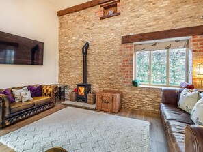 Fireplace - 4 bedroom accommodation in Dorrington, near Lincoln (Dorrington, near Lincoln)
