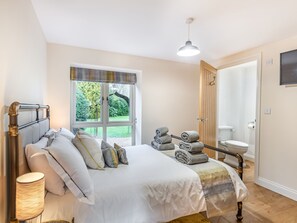 4 bedrooms, free WiFi, bed sheets - 4 bedroom accommodation in Dorrington, near Lincoln (Dorrington, near Lincoln)