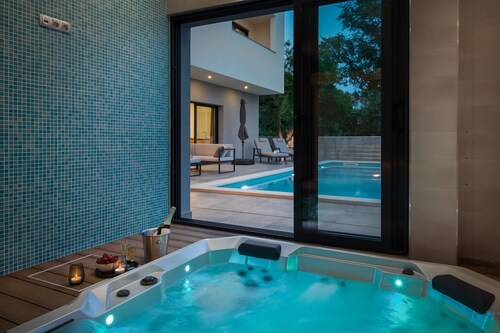 Luxury Villa IN with Pool