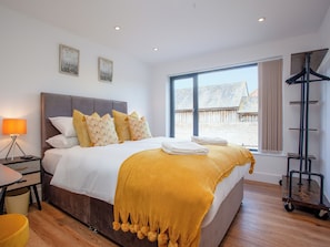 3 bedrooms, free WiFi, bed sheets
