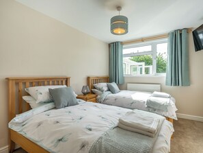 3 bedrooms, free WiFi, bed sheets - 3 bedroom accommodation in Hundred House, near Llandrindod Wells (Hundred House, near Llandrindod Wells)