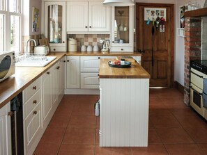 Dishwasher, cookware/dishes/utensils, freezer