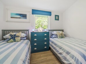 2 bedrooms, free WiFi, bed sheets - Norfolk Broads and Coast, The Beach House (Winterton on Sea)