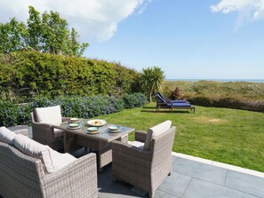 Outdoor dining - Norfolk Broads and Coast, The Beach House (Winterton on Sea)