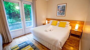 2 bedrooms, iron/ironing board, travel cot, free WiFi