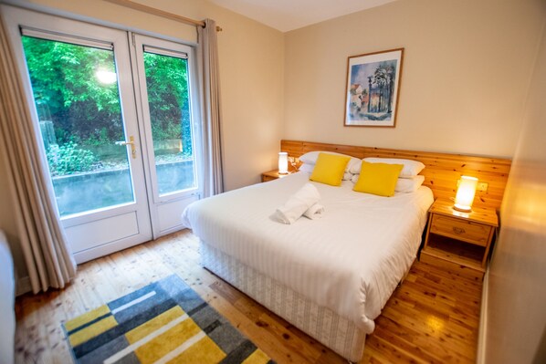 2 bedrooms, iron/ironing board, travel crib, free WiFi