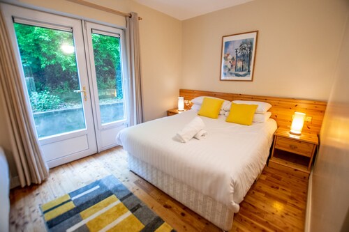 Family friendly, two bedroom apartment at Westport Quay!