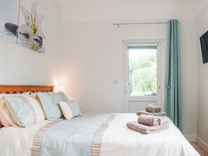 1 bedroom, free WiFi, bed sheets - The Lodge at Forbury Cottage (Kimbolton, near Leominster)