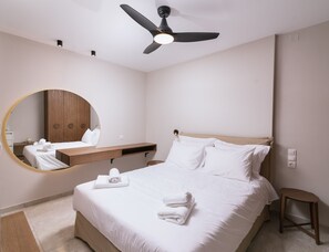 5 bedrooms, in-room safe, desk, soundproofing - Gemini Resort with private pool and sea view (Kalamaki)