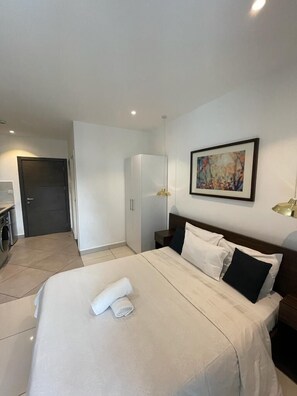 Bügeleisen/Bügelbrett, WLAN, Bettwäsche