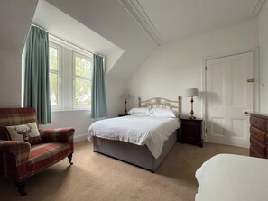 3 عدّة غرف نوم وواي فاي مجانًا وملاءات أسرّة