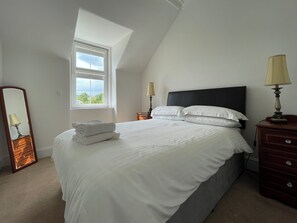 3 bedrooms, free WiFi, bed sheets - 3 bedroom accommodation in Inverness (Inverness)