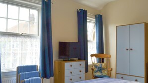 2 bedrooms, free WiFi, bed sheets - 2 bedroom accommodation in Filey (Filey)