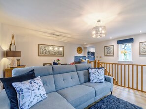 TV, fireplace - A beautiful cottage in the heart of Skipton, ’The Gateway to the Dales’. (Skipton)