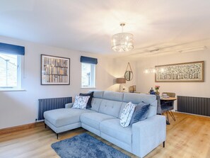 TV, fireplace - A beautiful cottage in the heart of Skipton, ’The Gateway to the Dales’. (Skipton)