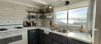 1919 Fishermans Cottage Oceanfront Bay Roberts - Lost Together
