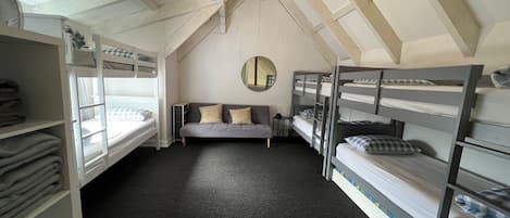 4 Schlafzimmer, Bügeleisen/Bügelbrett, WLAN, Bettwäsche