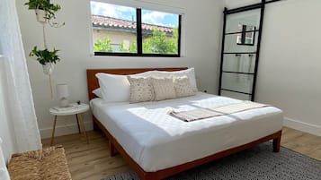 3 chambres, bureau, fer et planche Ă repasser, lit parapluie