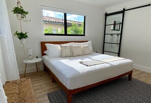 3 bedrooms, desk, iron/ironing board, travel cot