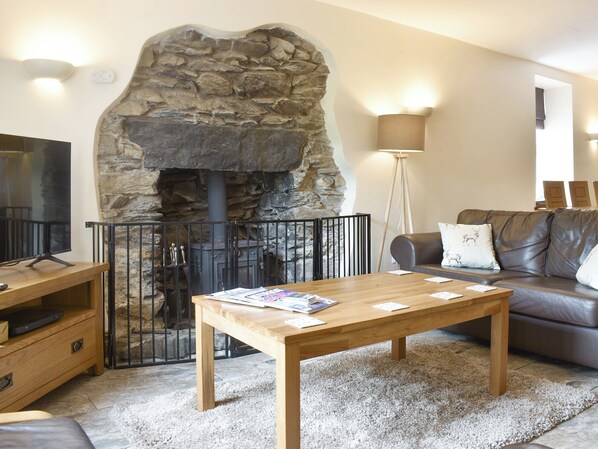 Fireplace - 3 bedroom accommodation in Backbarrow, Near Ulverston (Backbarrow, Near Ulverston)