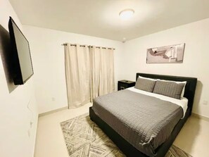 4 habitaciones, tabla de planchar con plancha y wifi gratis 