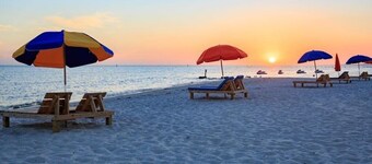 Beachside Gem! Walk to the Beach! Close to Shopping, Dining, & More!