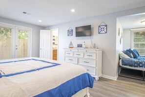 4 bedrooms, iron/ironing board, WiFi, bed sheets