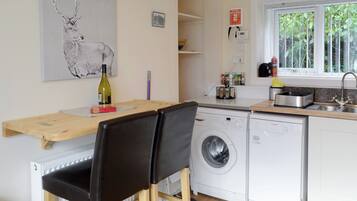 Astianpesukone, syöttötuoli