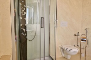 Dusch, hårtork och handdukar