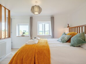 1 quarto, Wi-Fi de cortesia, roupa de cama