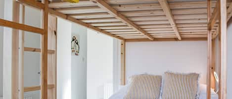 2 bedrooms, free WiFi, bed sheets