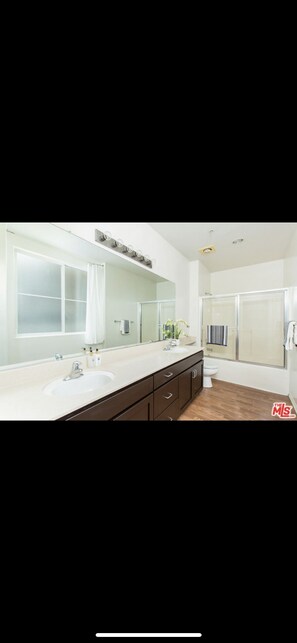 Combined shower/bathtub