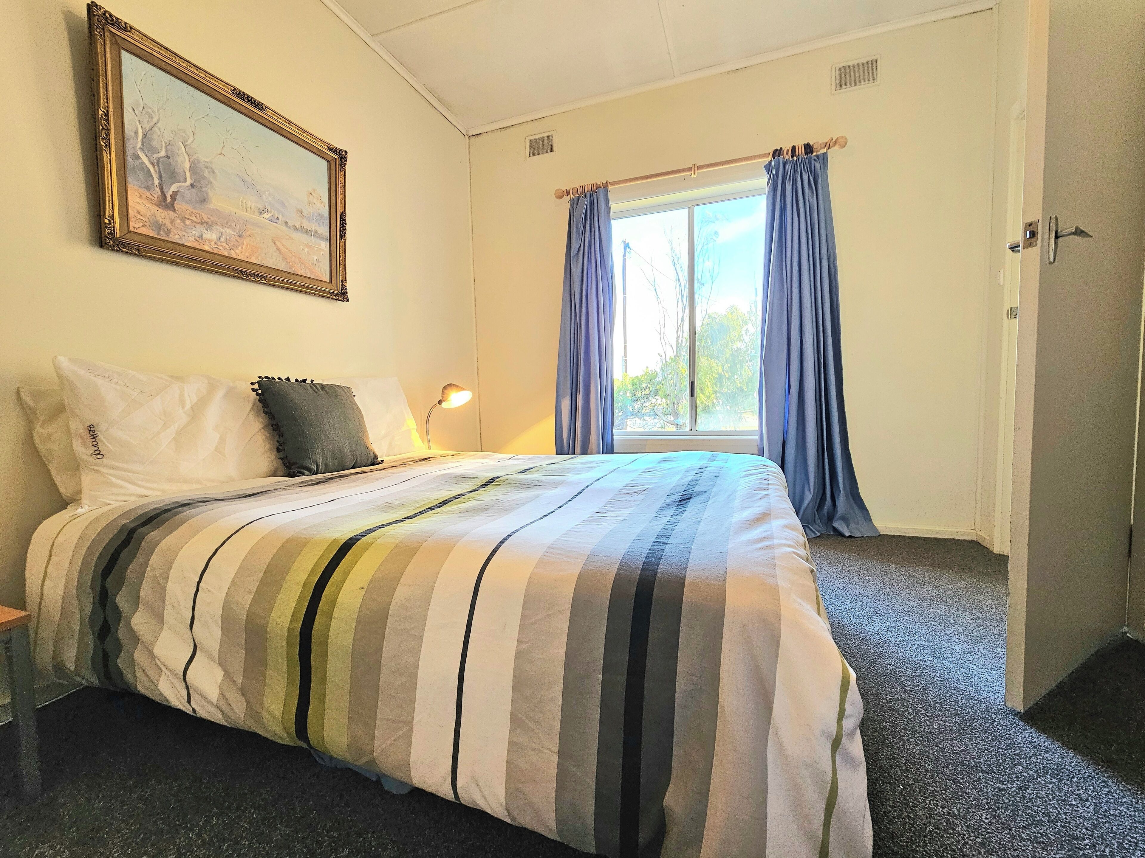 2 soverom og strykejern/-brett