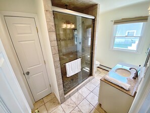 Combined shower/tub, hair dryer, towels, soap - ⛱  Sand Ranch-Family-Dogs OK- Walk 2 Playground/Town (Brigantine)