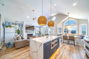 Private kitchen - Celebrity Hangout Luxury Full Ocean View/Sleeps 11 (Ocean City)