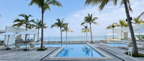Outdoor pool, an infinity pool