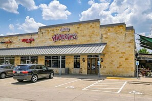 المنشأة من الخارج