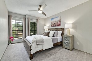 3 bedrooms, desk, iron/ironing board, travel cot