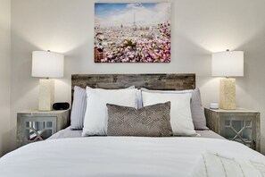 3 Schlafzimmer, Schreibtisch, Bügeleisen/Bügelbrett, Reisekinderbett