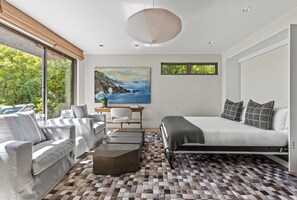 5 bedrooms, iron/ironing board, WiFi, bed sheets