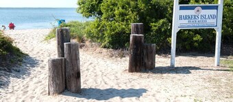 Fin's Fish Camp at Harker's Island