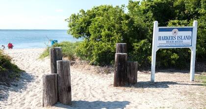 Fin's Fish Camp at Harker's Island