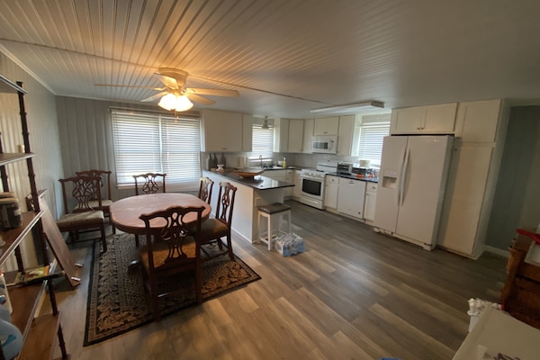 Frigorífic, microones, forn i placa de cuina