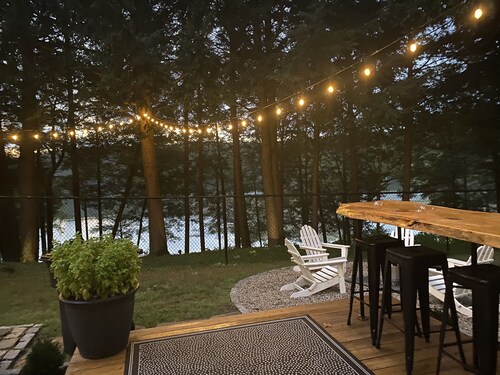 Clean, Cozy, and Professional Waterfront Home- minutes to Portland