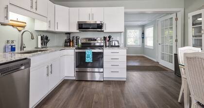 Ocean View House, Steps to Beach, Pet Friendly, Linens & Beach Gear Provided