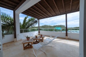 Terrace/patio - LUXURY HOUSE, CLOSE TO THE BEACH (Manzanillo del Mar)