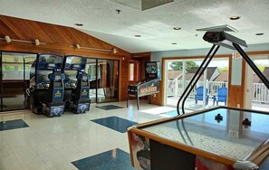 Games room - Spacious/Immaculate 1st flr 1,260 SqFt Unit (Wells)